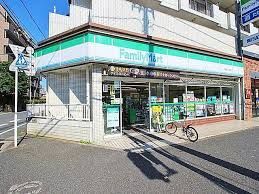 近くのファミリーマート 中葛西六丁目店まで137m（徒歩2分）