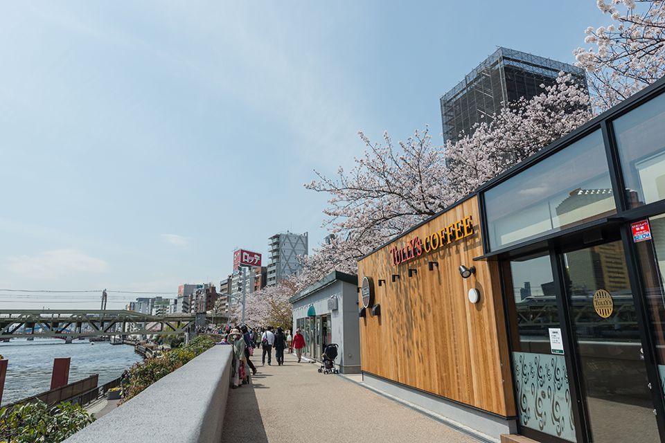 近くの飲食店まで928m（徒歩12分）