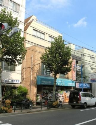 近くのリビングショップ・タカハシまで498m（徒歩7分）