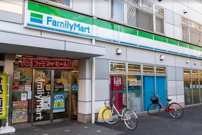 近くのファミリーマート 西武東長崎駅前店まで123m（徒歩2分）