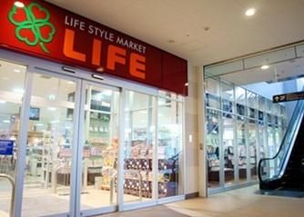 近くのライフ落合南長崎駅前店まで242m（徒歩4分）