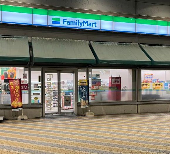 近くのファミリーマート お台場海浜公園店まで200m（徒歩3分）