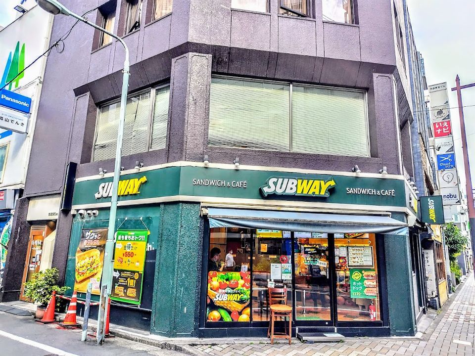 近くのサブウェイ 南池袋あずま通り店まで508m（徒歩7分）
