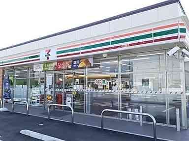 近くのセブンイレブン 北本深井1丁目店まで317m（徒歩4分）