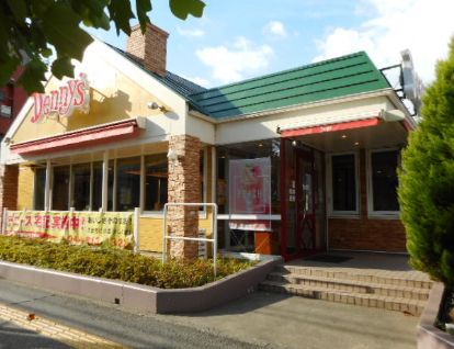 近くのデニーズ高津店まで98m（徒歩2分）