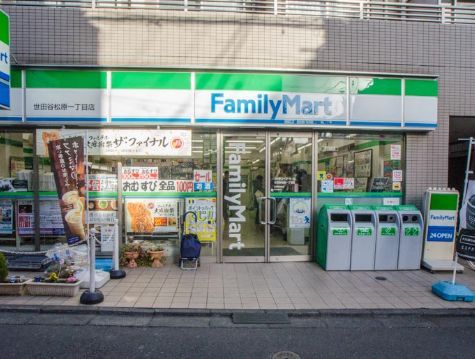 近くのファミリーマート 世田谷松原一丁目店まで53m（徒歩1分）