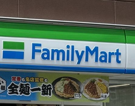 近くのファミリーマート 杉並下高井戸二丁目店まで112m（徒歩2分）