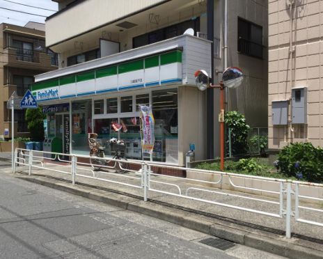 近くのファミリーマート 川崎坂戸店まで164m（徒歩3分）
