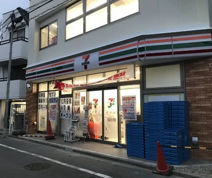 近くのセブンイレブン 世田谷用賀2丁目店まで104m（徒歩2分）