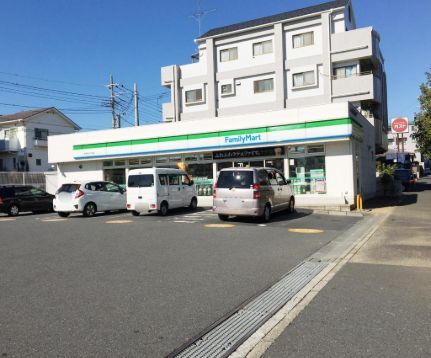 近くのファミリーマート 荏田南三丁目店まで572m(徒歩8分)