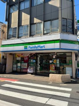 近くのファミリーマート 富士見ケ丘店まで202m（徒歩3分）