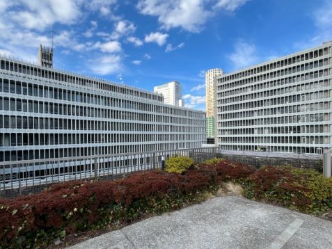 近くの目黒区役所(目黒区総合庁舎)まで916m（徒歩12分）