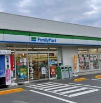 近くのファミリーマート 世田谷中町店まで123m（徒歩2分）