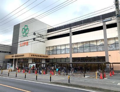 近くのライフ宮内二丁目店まで478m（徒歩6分）