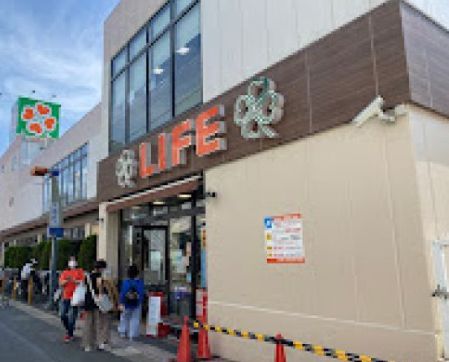 近くのライフ千歳烏山店まで804m(徒歩11分)