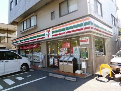 近くのセブンイレブン 世田谷北烏山店まで327m（徒歩5分）