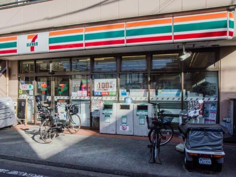 近くのセブンイレブン 世田谷松原店まで145m（徒歩2分）