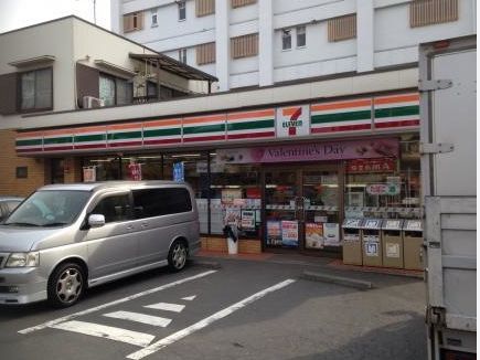 近くのコンビニまで233m（徒歩3分）
