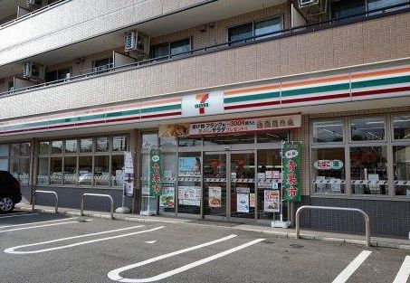 近くのセブンイレブン 川崎向丘出張所前店まで317m（徒歩4分）