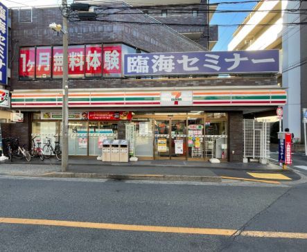 近くのセブンイレブン 世田谷池ノ上駅南店まで379m（徒歩5分）