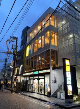 近くのセブンイレブン 世田谷自由が丘駅南店まで83m（徒歩2分）