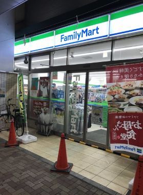 近くのコンビニまで194m（徒歩3分）