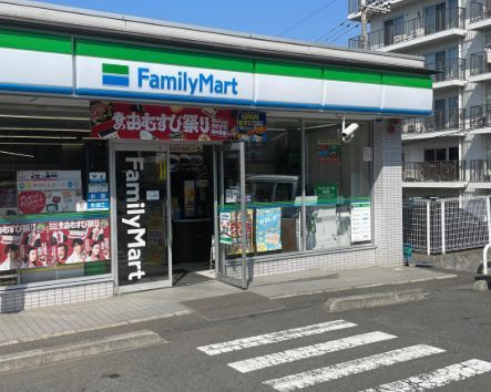 近くのファミリーマート 川崎有馬店まで126m(徒歩2分)