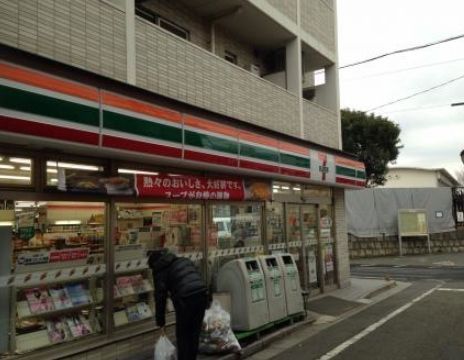 近くのセブンイレブン 世田谷羽根木2丁目店まで377m（徒歩5分）
