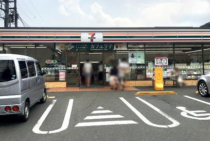近くのセブンイレブン 目黒碑文谷3丁目店まで142m（徒歩2分）
