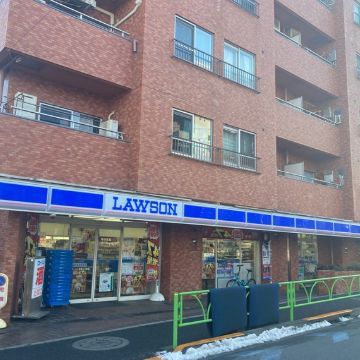 近くのローソン 弦巻二丁目店まで216m（徒歩3分）