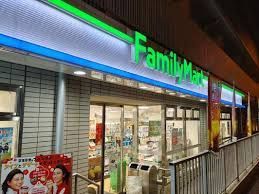 近くのファミリーマート 目黒三田通り店まで205m（徒歩3分）