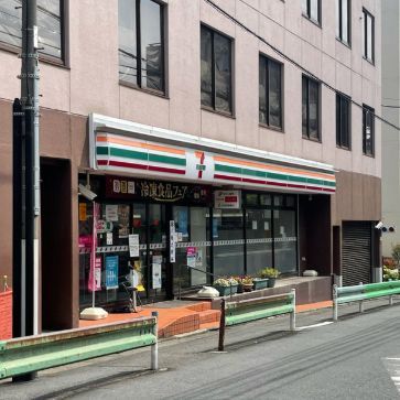 近くのセブンイレブン 目黒東山3丁目店まで264m（徒歩4分）