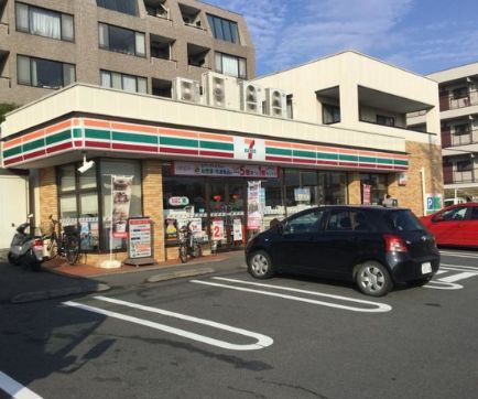 近くのセブンイレブン 横浜田奈店まで369m（徒歩5分）