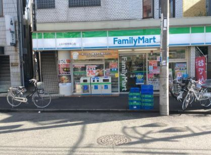 近くのファミリーマート 上北沢駅前南口店まで102m(徒歩2分)