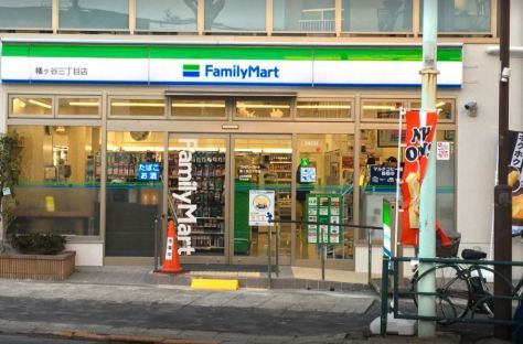近くのファミリーマート 幡ヶ谷三丁目店まで108m（徒歩2分）