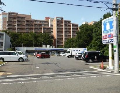 近くのローソン 大蔵運動公園前店まで635m(徒歩8分)