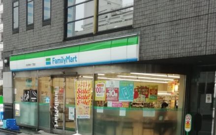 近くのファミリーマート 渋谷笹塚一丁目店まで154m（徒歩2分）