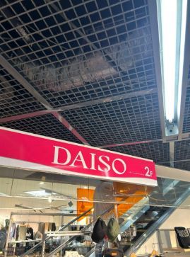 近くのDAISO 千歳烏山クレア店まで751m（徒歩10分）