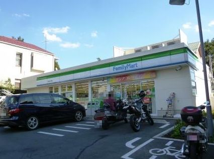 近くのファミリーマート 深沢五丁目店まで234m（徒歩3分）