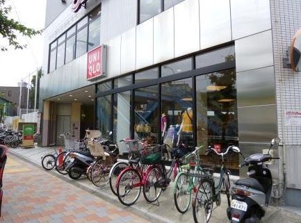 近くのユニクロ 世田谷上町店まで371m（徒歩5分）