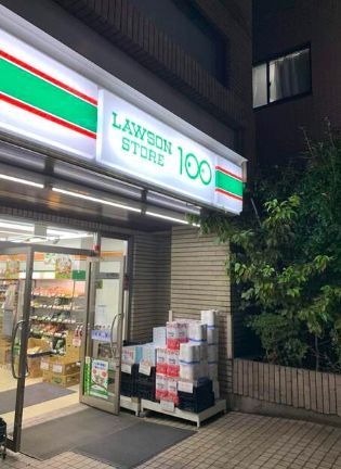 近くのローソンストア100 LS世田谷下馬店まで443m（徒歩6分）