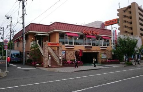 近くのロイヤルホスト桜新町駅前店まで648m（徒歩9分）