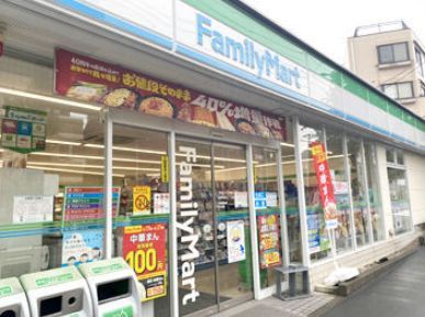 近くのファミリーマート 目黒本町三丁目店まで132m(徒歩2分)