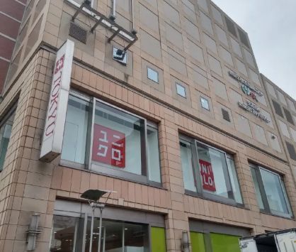 近くのユニクロ キャロットタワー三軒茶屋とうきゅう店まで408m（徒歩6分）