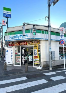 近くのファミリーマート 永福町駅南店まで113m（徒歩2分）
