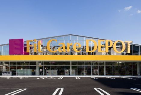 近くのFit Care DEPOT下小田中店まで245m（徒歩4分）
