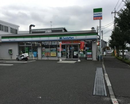 近くのファミリーマート 稲城いちょう並木通店まで128m（徒歩2分）