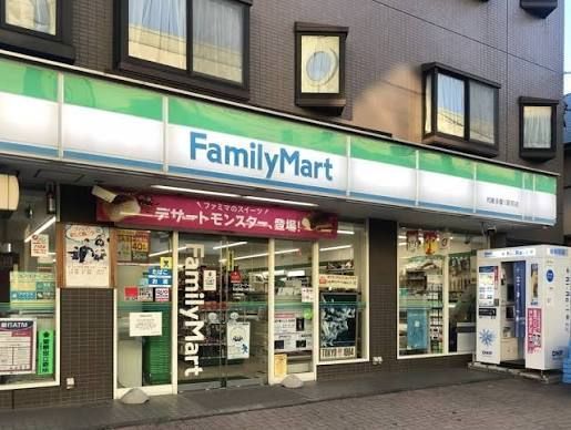 近くのファミリーマート 和泉多摩川駅前店まで139m（徒歩2分）