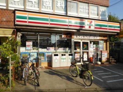 近くのセブンイレブン 世田谷鎌田2丁目店まで493m(徒歩7分)