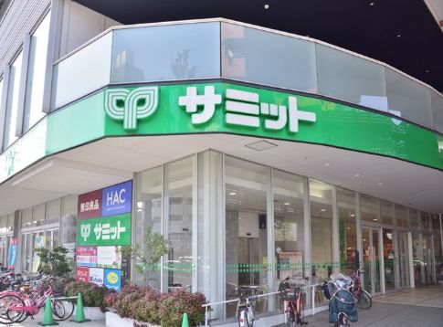 近くのサミットストア砧環八通り店まで350m（徒歩5分）